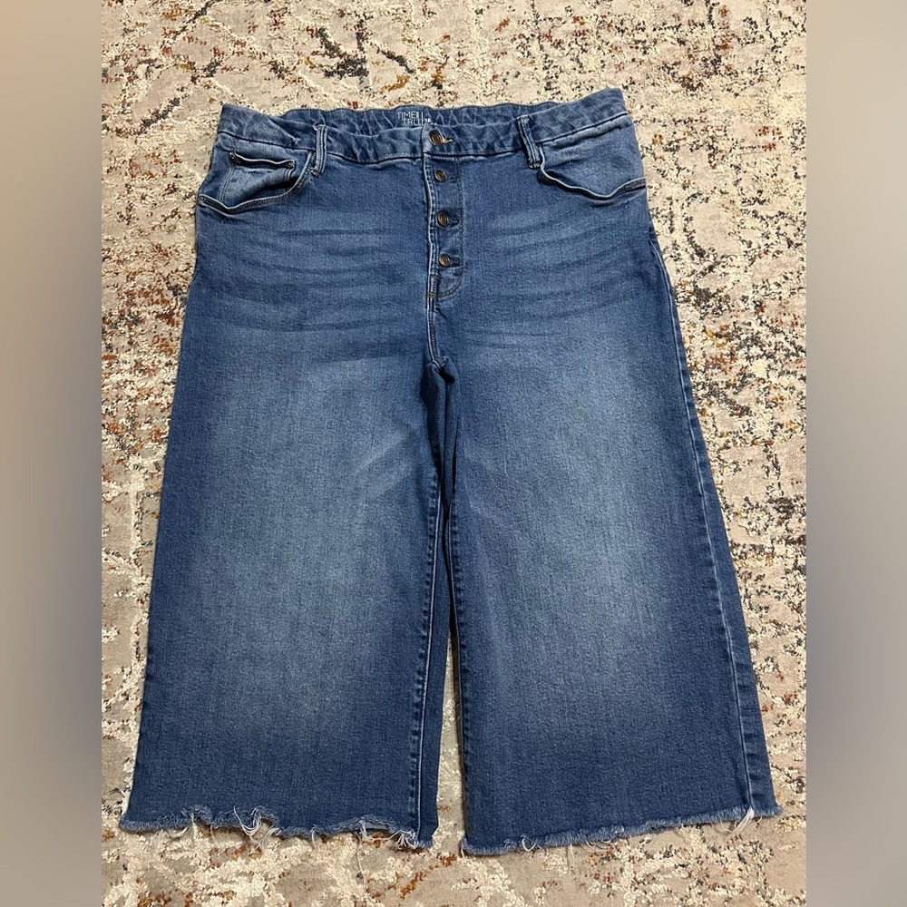 High-Waist Wide Leg Crop Jeans in Denim Blue